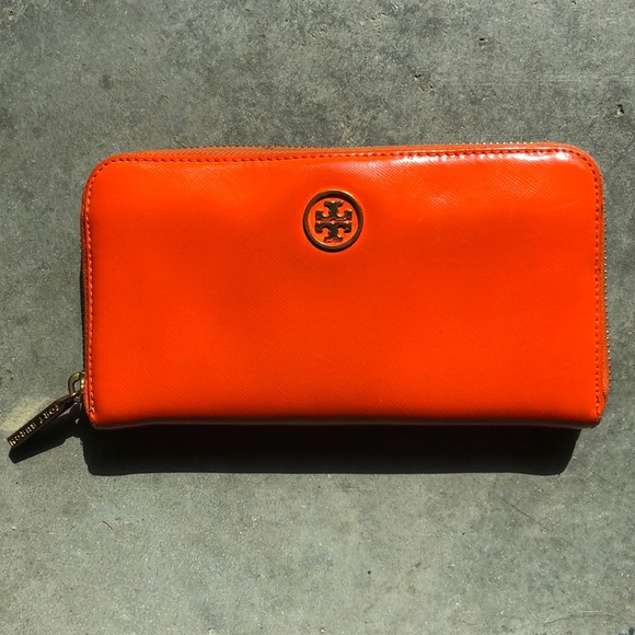 Tory Burch Handbags - Tory Burch Robinson Zip Continental Wallet